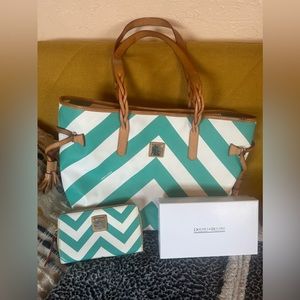 EUC Set- Dooney & Bourke Chevron- authentic